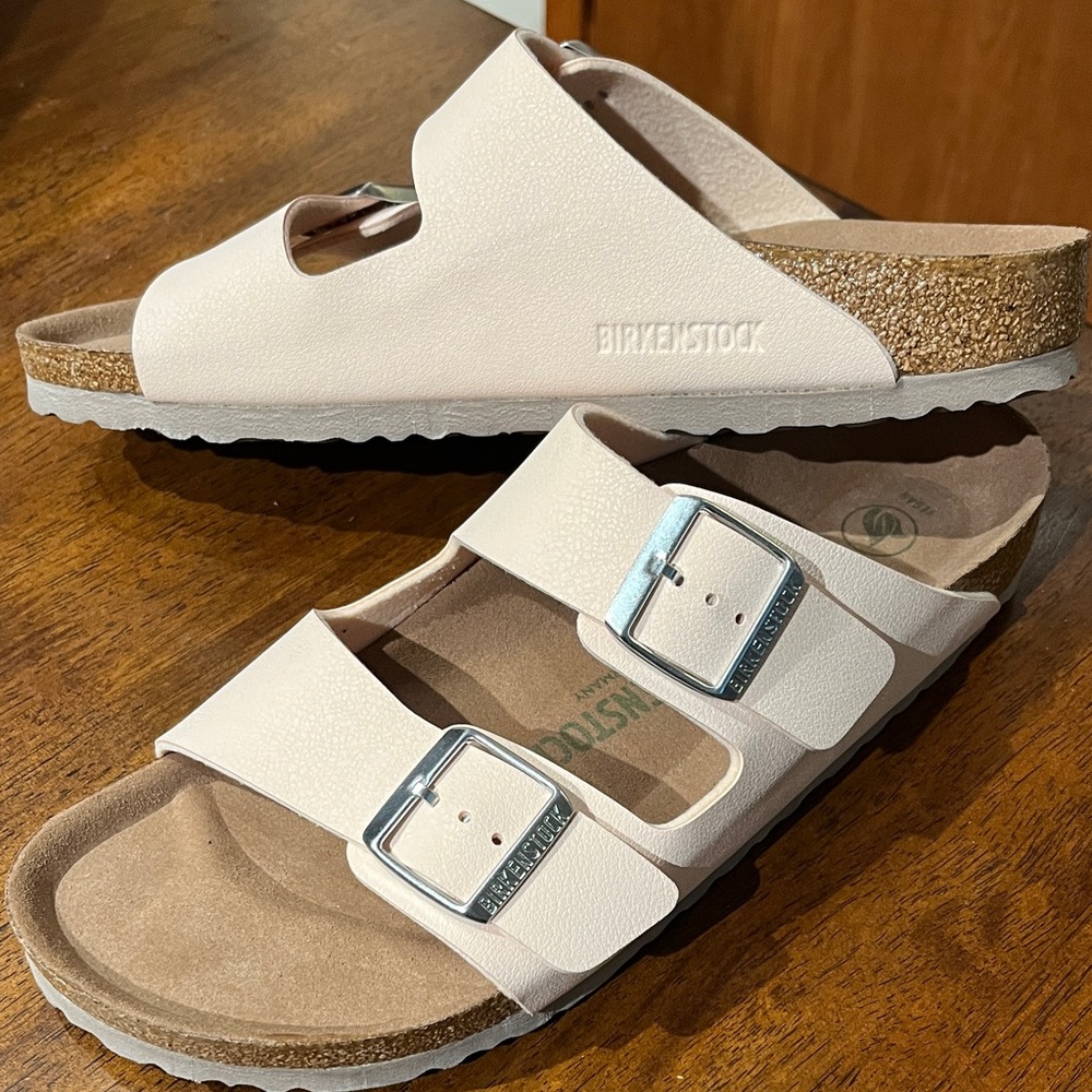 Birkenstock Light Pink (cream) Sandals with Silver Buckles size 11 like new